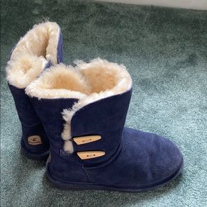 BEARPAW navy boots!! 👢👢